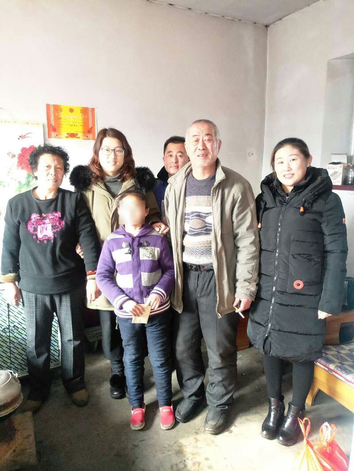 妤心已經(jīng)上學(xué)，且恢復(fù)狀況良好。
